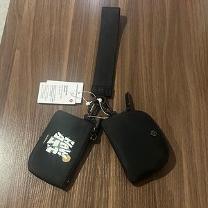 RARE NWT Lululemon Dual Pouch Wristlet *Hawaii
Black